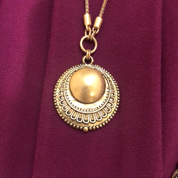 Statement layered necklace. - Picture 5 of 6